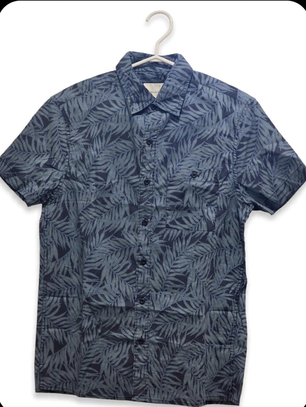 American Eagle Shirt Men Blue Hawaiian Floral Button Short Sleeve Cotton Small